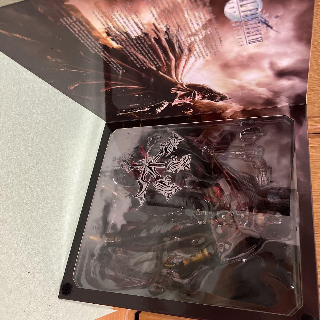 FINAL FANTASY VII ADVENT CHILDREN PLAY ARTS Kai Vincent Valentine