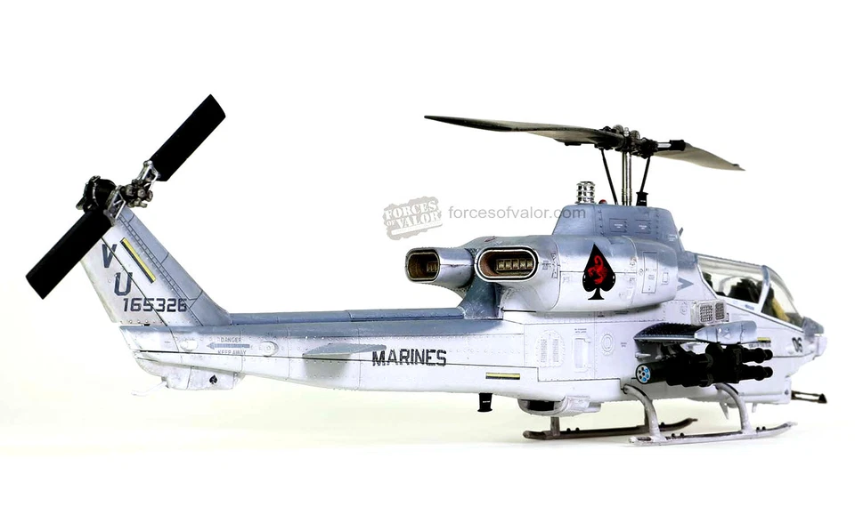 Forces of Valor 1:48 USMC AH-1W Super Cobra Attack Helicopter, FOV820004A1 - Image 2 of 4