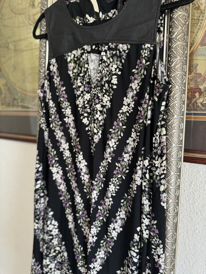 Vestido midi BCBG Max Azria negro floral sin mangas imitación cuero hombros talla S Foto 2 de 4