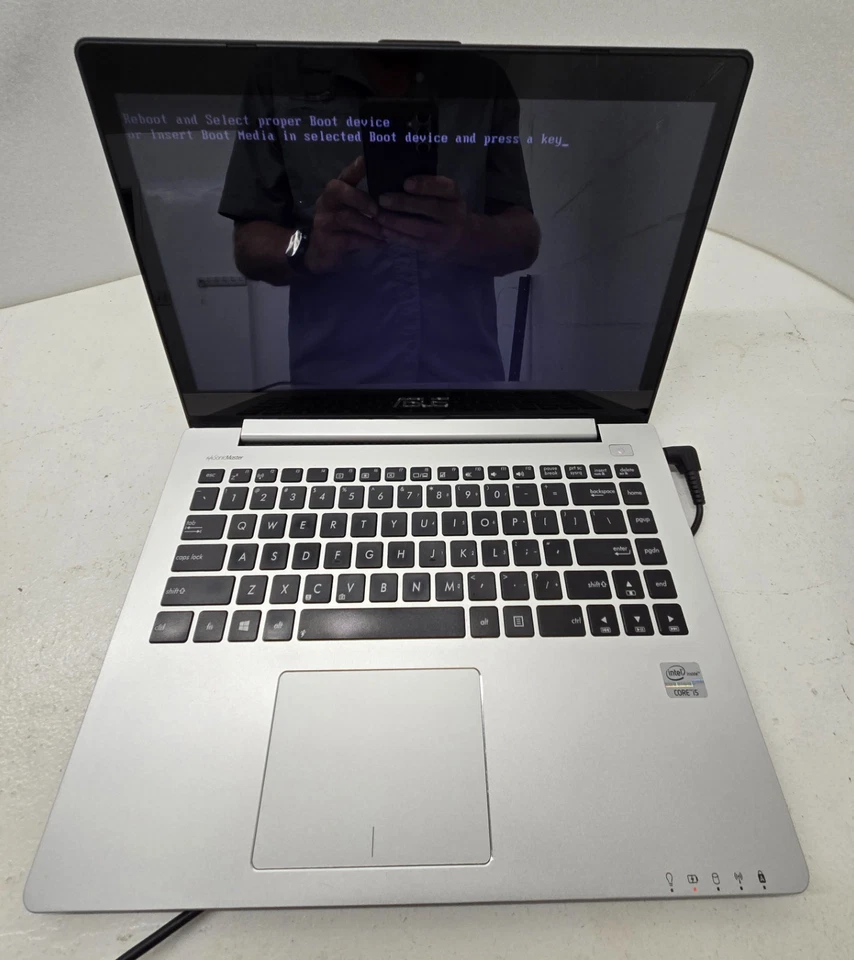 Portátil ASUS Ultrabook VivoBook S400CA-UH51T Intel i5-3317U 4 GB SIN HD SIN SISTEMA OPERATIVO (FL) Foto 2 de 4