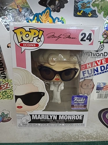 Funko Pop! Icons Marilyn Monroe #24 (Funko Hollywood) Vinyl Figure W/protector