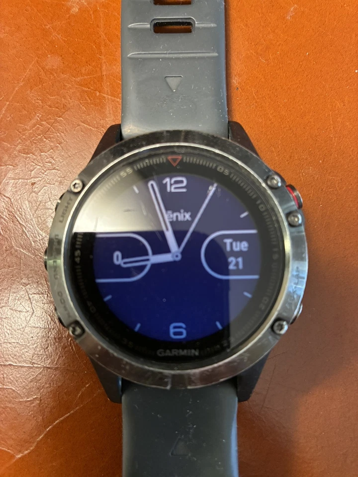 Garmin Fenix 5 GPS-Uhr ohne Ladegerät Top funktioniert super - Bild 3 von 4