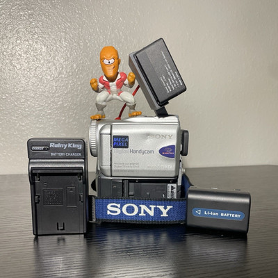  Sony Handycam DCR PC101 Camcorder Tapeless Bundle W/ NIGHTSHOT  TESTED/WORKING 