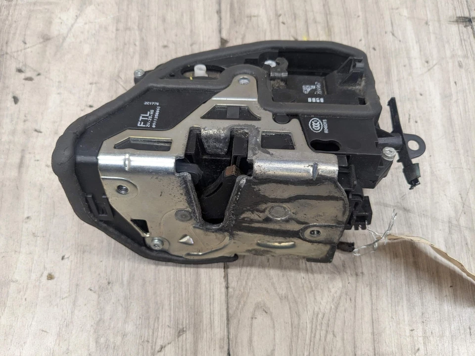OEM BMW E60 E70 E90 F10 F22 F30 F80 ПЕРЕДНИЙ ЛЕВЫЙ ПРИВОД ЗАМКА ВОДИТЕЛЬСКОЙ ДВЕРИ - Изображение 2 из 4