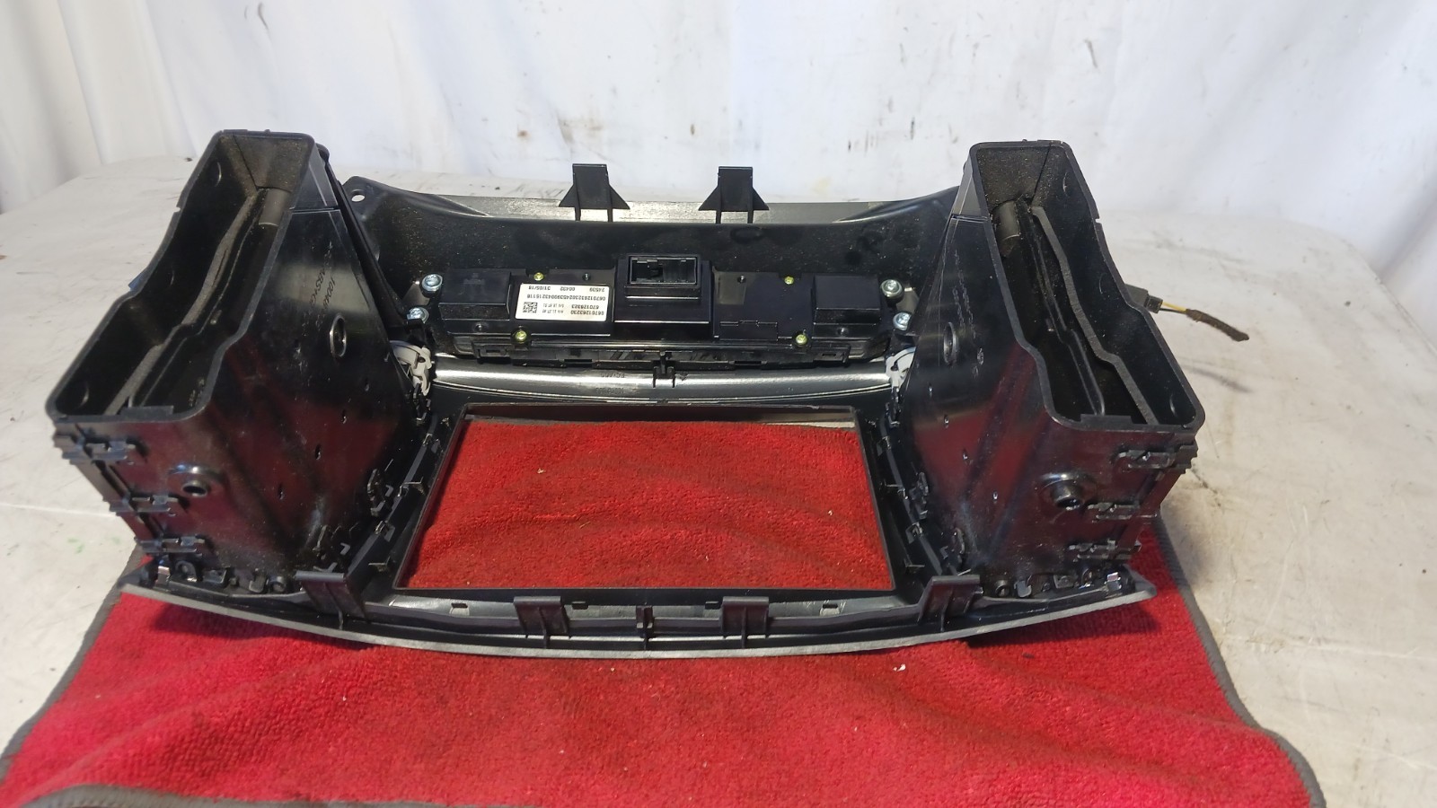 Maserati Levante 2017-2020 Climate control panel trim P/N 670126323