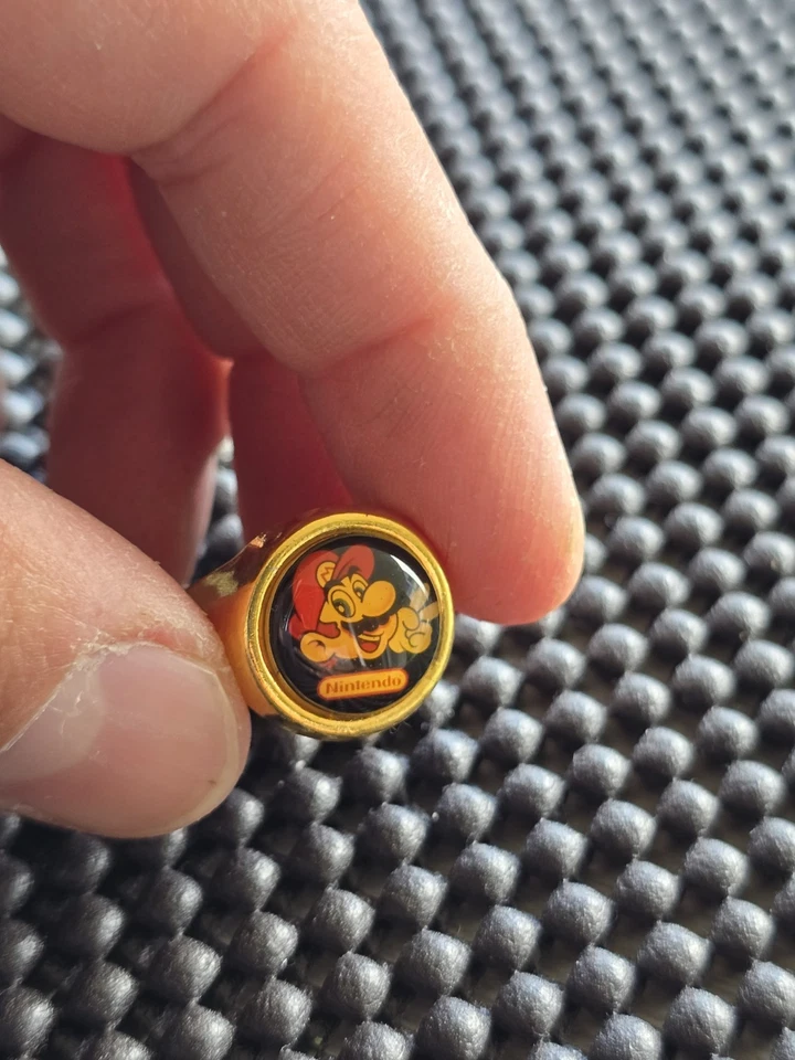Nintendo Employee Super Mario World Peace Sign Golden Ring Rare Vintage SNES GB. - Image 2 of 4