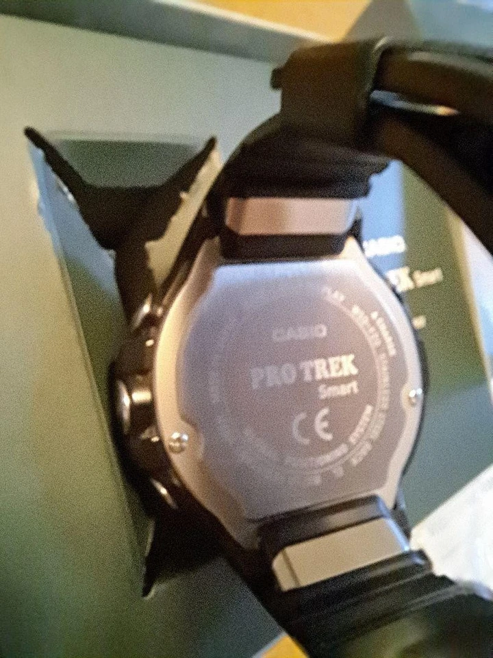Reloj inteligente para exteriores CASIO PRO TREK Smart WSD-F20 - Incluye cargador y cable usado Foto 4 de 4