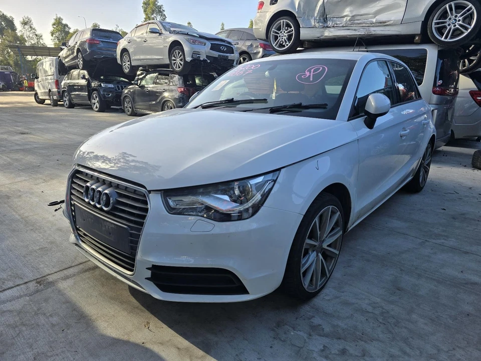 AUDI A1 2010-2014 RIGHT HEADLAMP Hatchback  - image 2 of 4