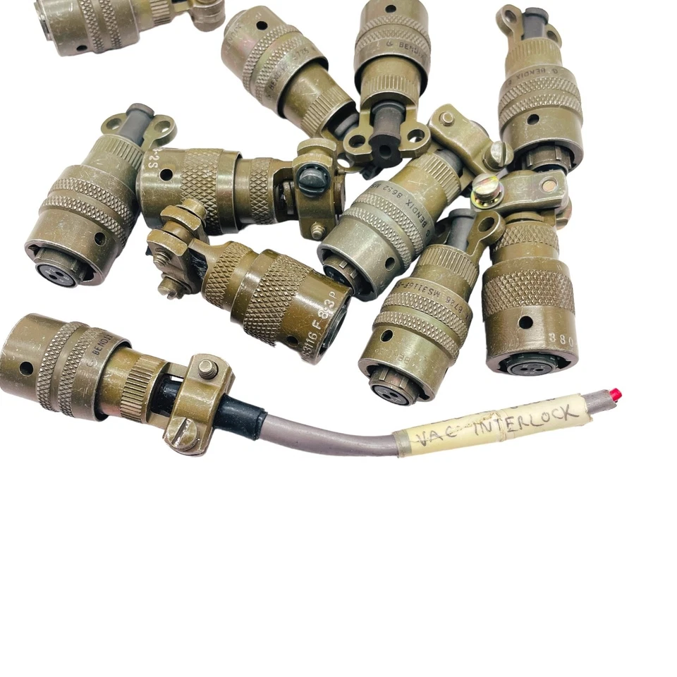 11 pcs Assorted Cable Mount Circular MIL Spec Connector Plug Bendix and Amphenol - Image 2 of 4