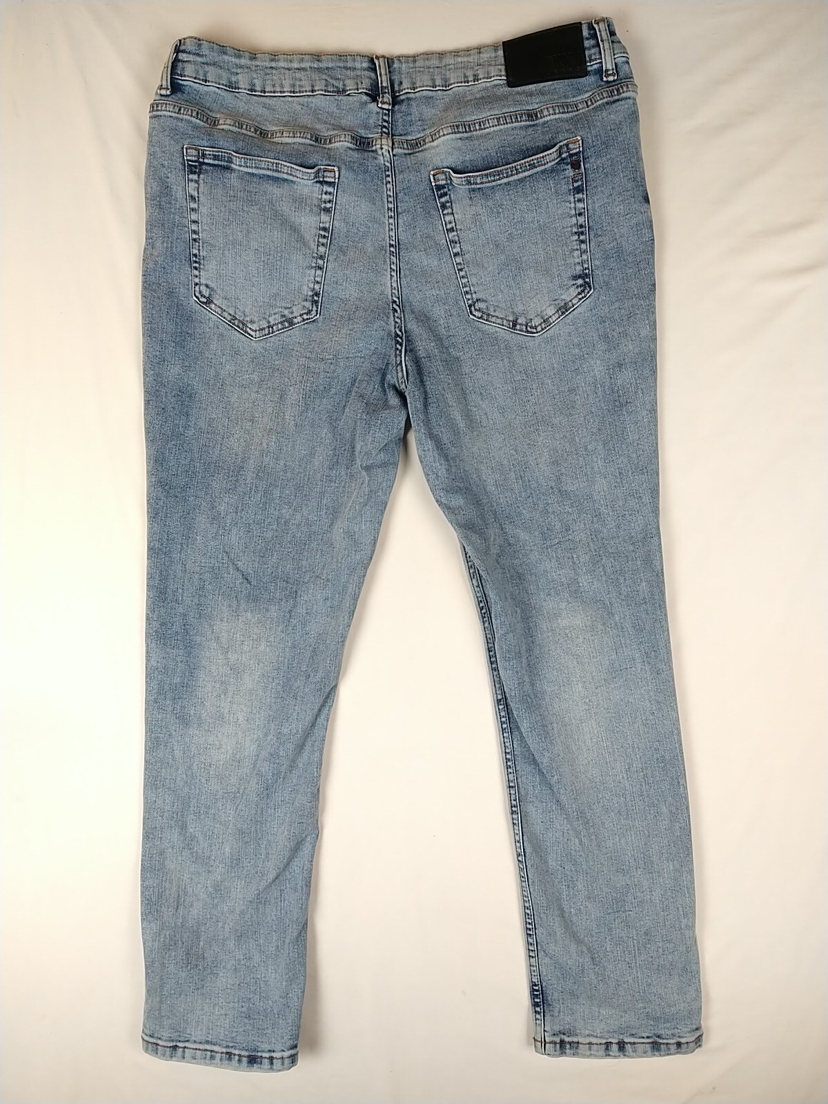 DKNY Bedford Slim Fit Light Blue Jeans (Men Size 34x3… Gem