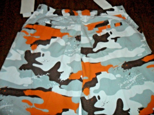 NWT - URBAN EXPRESS - ORANGE CAMOFLAGUE - LADIES - CROP PANTS - SIZE 40 - Picture 2 of 2