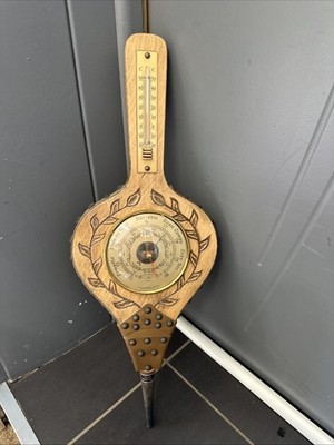 Altes Barometer in Faltenbalgform Kamin aus Holz und echtem Leder verziert
