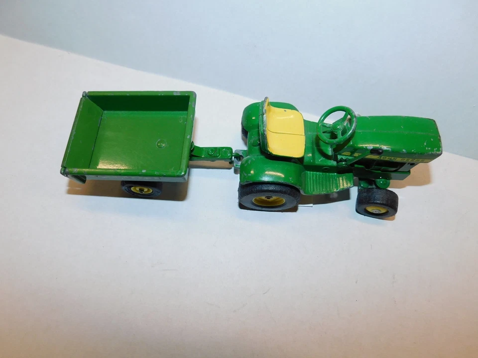 Ertl John Deere 140 L & G tractor 1st model w/ metal steering wheel and trailer - Image 2 of 4