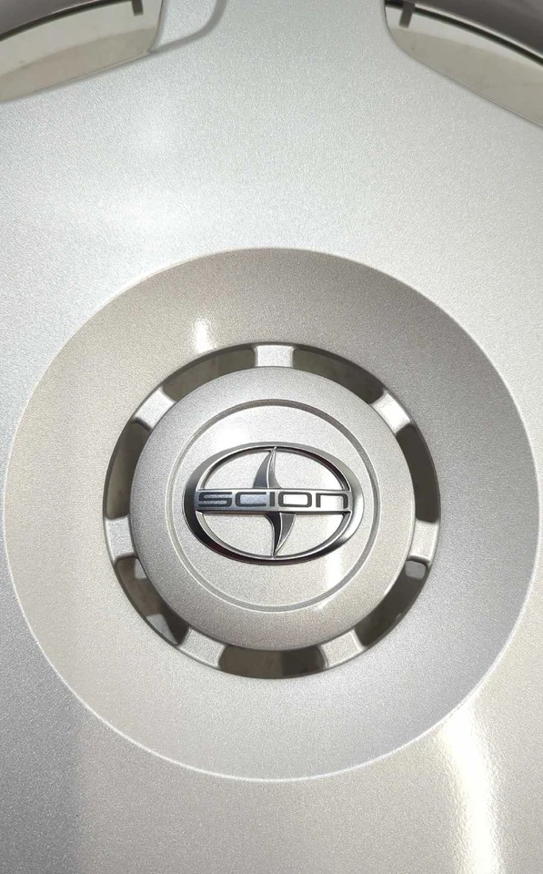 Nueva cubierta de rueda genuina OEM Toyota Scion XB XD 16" 08402-52865 bonita Foto 2 de 4