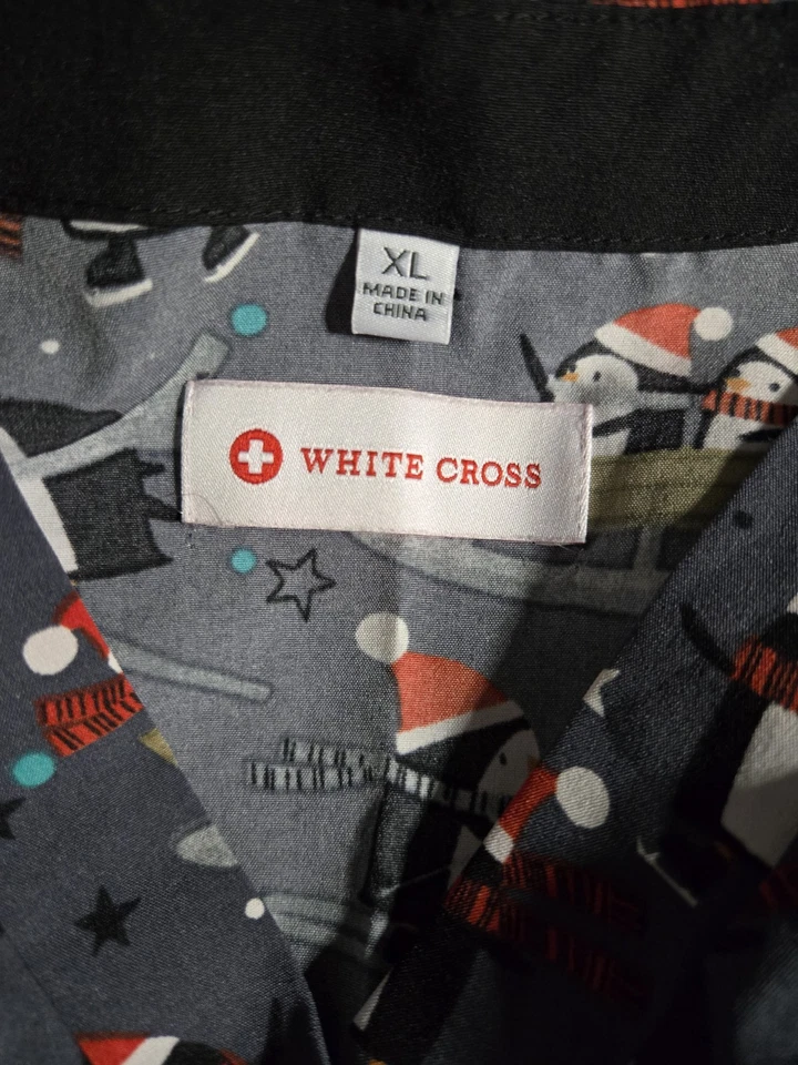 WHITE CROSS Scrub Top size XL-CHRISTMAS Penguin/Santa Hats-Chest 27"/L 28.5" - Image 4 of 4