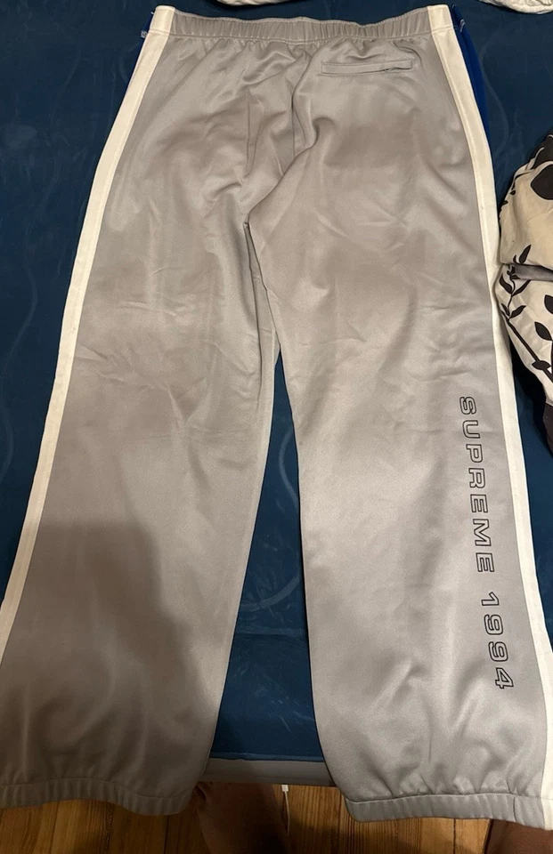 Pantalones deportivos Supreme x Umbro Breakaway botón a presión gris/azul/blanco, talla XL Foto 2 de 4