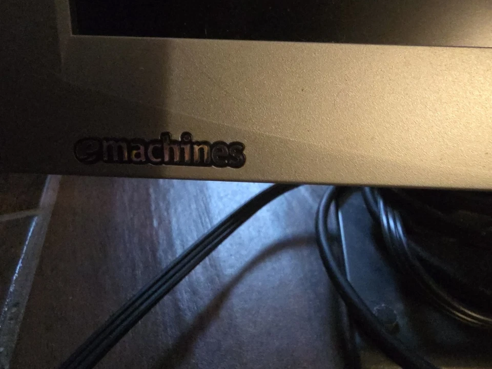 eMachines Monitor 15” 500G E15T4 Gray Good Condition - Image 3 of 4