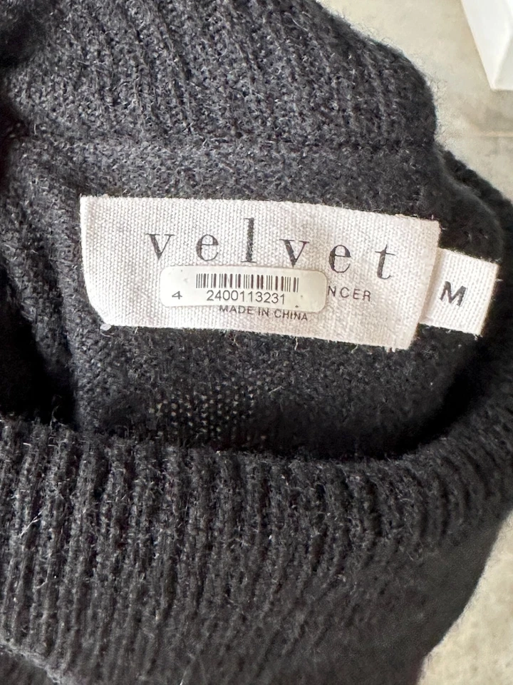 Suéter de terciopelo de cachemir cuello alto negro talla mediana Foto 4 de 4