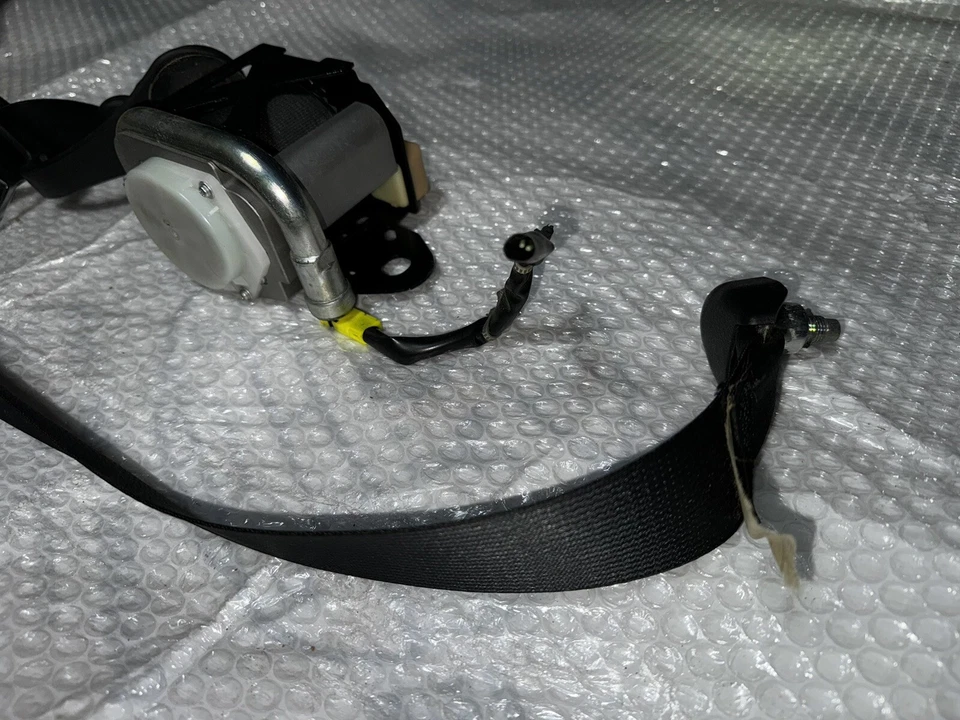 2007-2009 NISSAN 350Z FRONT LEFT Driver SIDE BLACK SEAT BELT OEM - Image 3 of 4