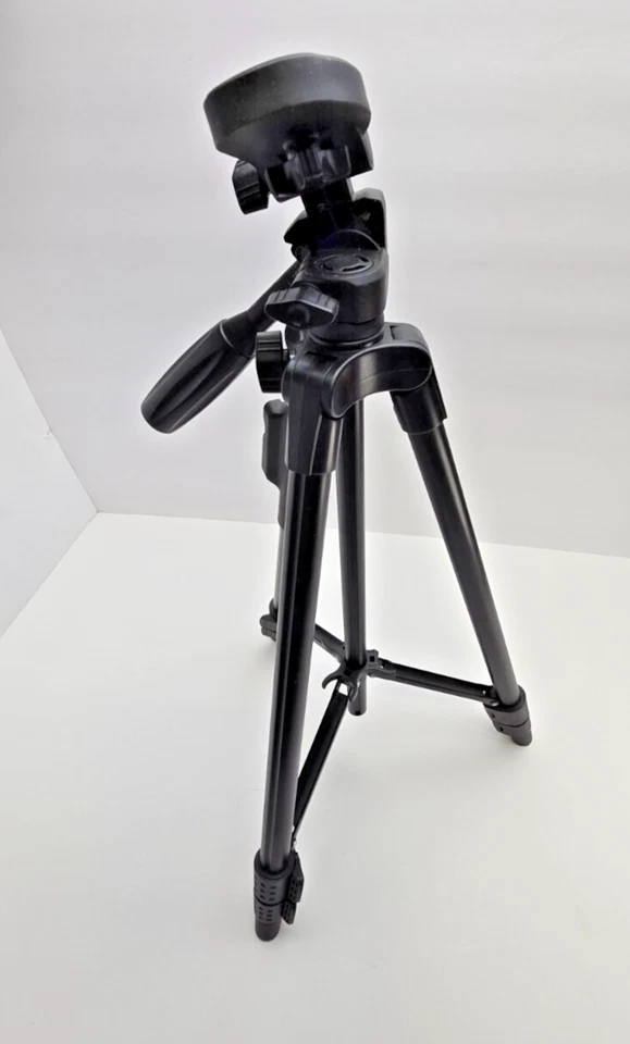 YunTeng VCT-5208 Tripod for Mobile Phone & DSLR Camera 39 Inches - Image 3 of 4