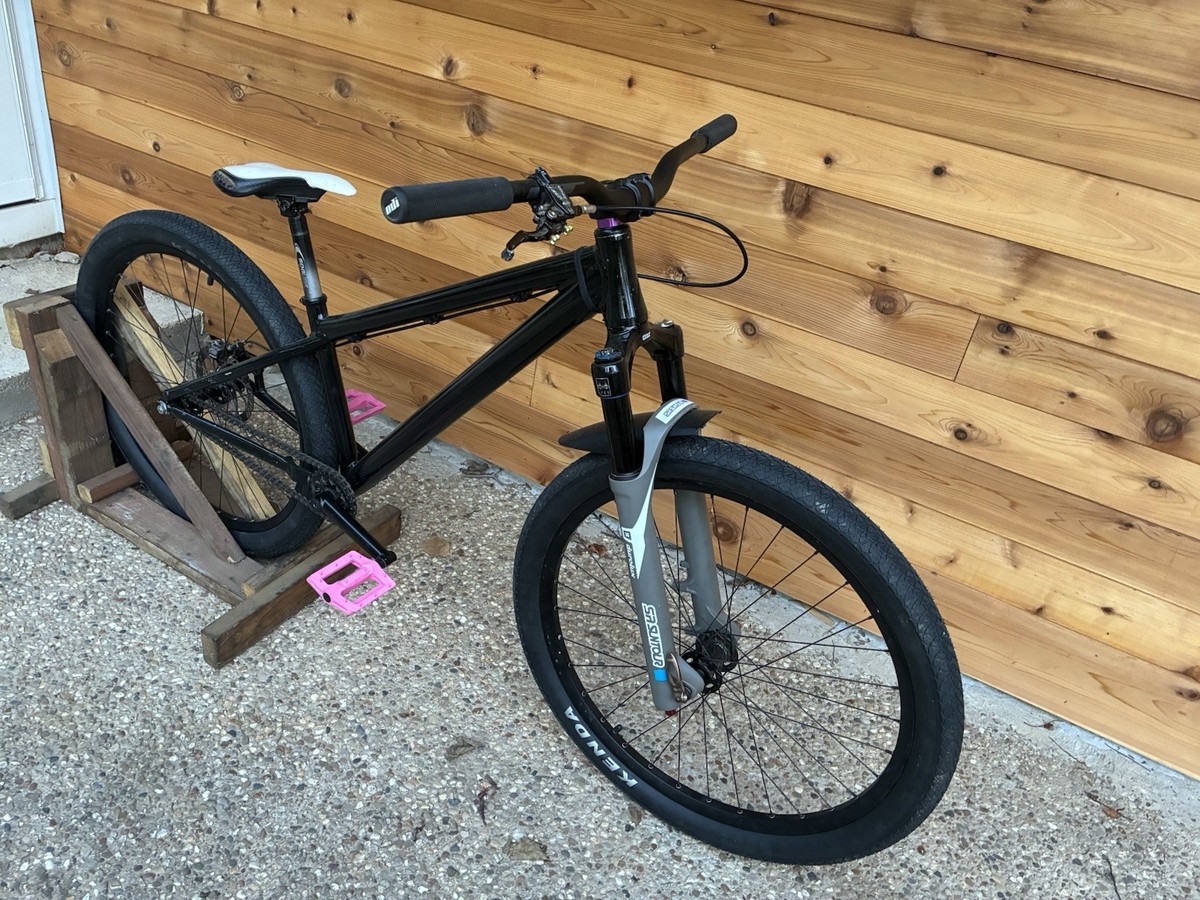 GT LA BOMBA (DIRT JUMPER)…