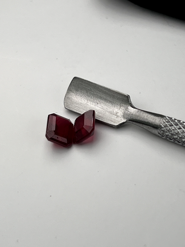Coppia di cuscini taglio pietra rubino 4,40 ct trattati termicamente - Foto 5 di 13