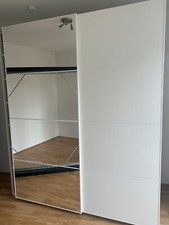 IKEA Kleiderschrank mit Schiebetüren und Spiegel in weiß