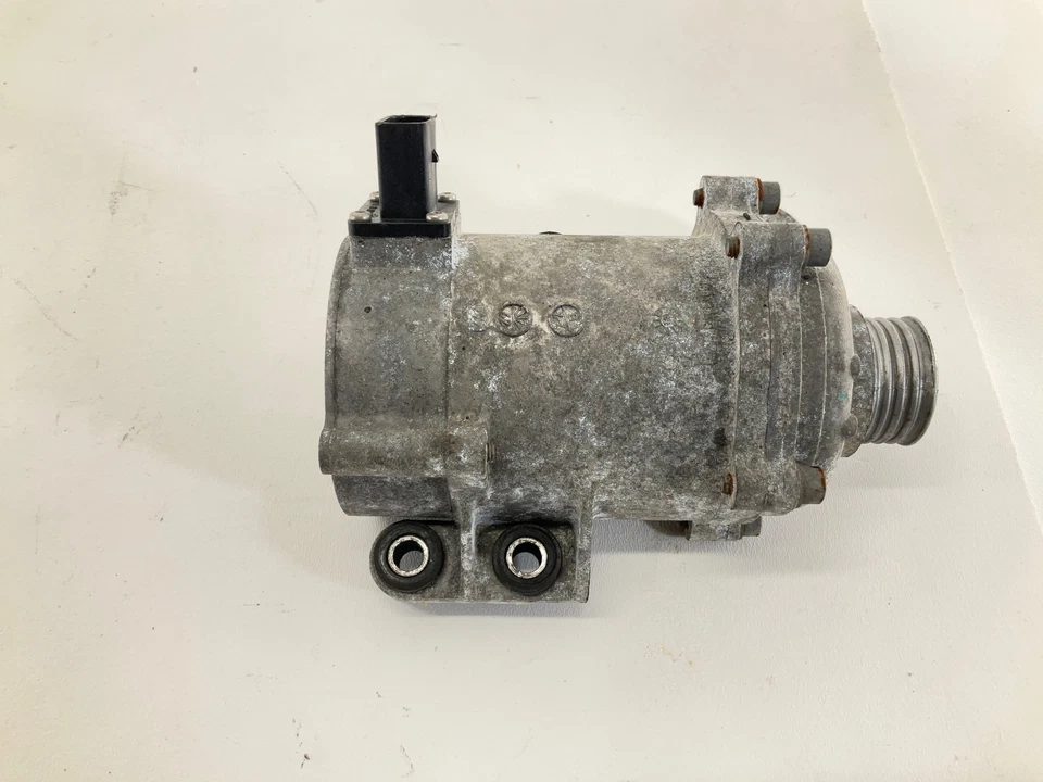 Bomba de agua eléctrica BMW 320i 2,0 L AT AWD 12-18 Foto 4 de 4