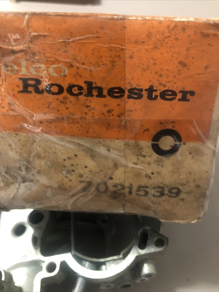 Oldsmobile F85 Rochester 1962 montaje de bocina de carburador en caja nos 7021539 Foto 4 de 4