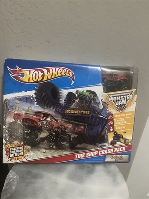 HOT WHEELS MONSTER JAM TIRE SHOP CRASH PACK CAPTAIN CURSE Priced Low Damaged Box