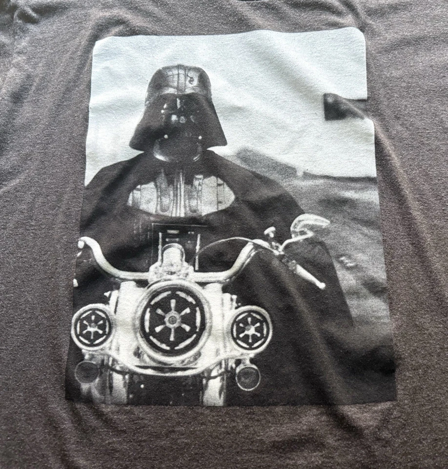 Camiseta De Colección Star Wars Darth Vader Montar Harley Motocicleta Talla 2XL Para Hombres Camiseta S/S Foto 2 de 4