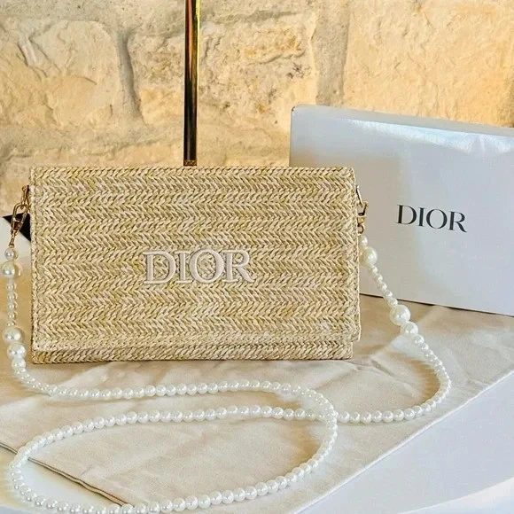 Pochette pochette Christian Dior 2023 estiva rattan beige cinturino perlato novità nuova