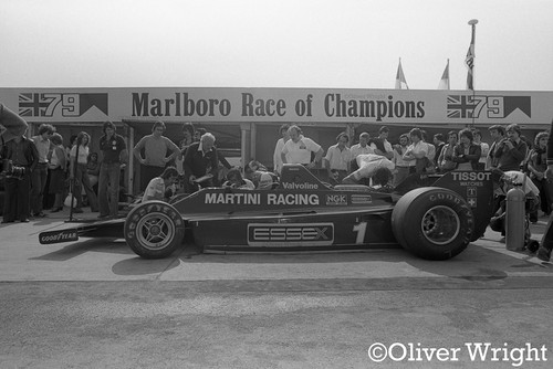 Mario Andretti in der Box, Race of Champions 1979 - s/w Foto - Bild 7 von 7