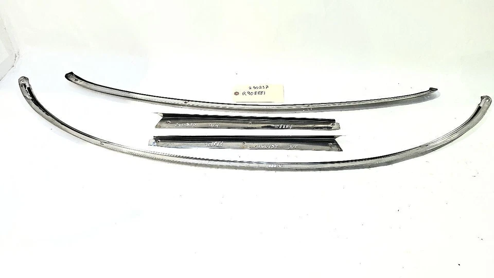 1992 Alfa Romeo Spider Veloce OEM Windshield Chrome Trims 4 — 第 3/4 张图片