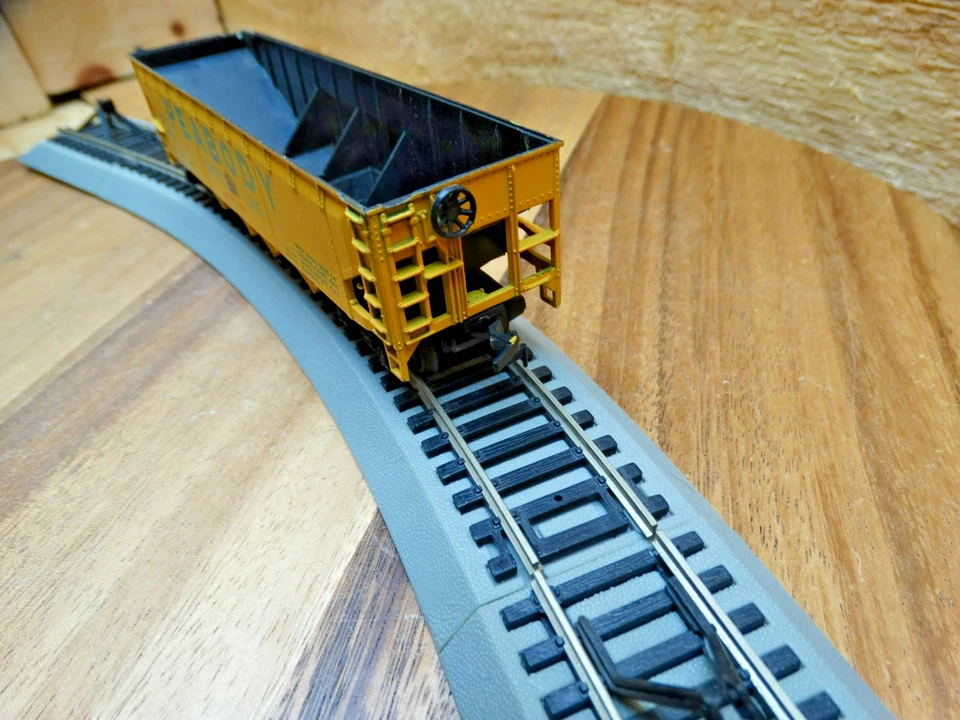 Rivarossi Italy HO Scale 50' Peabody Short Line PSL 6631 Quad Hopper - Image 3 of 4