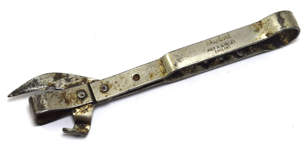 Vintage Collective steel Corkscrew & Skyline Can Bottle