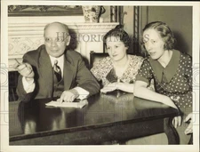 1936 Press Photo Dr. David Vaughn and students hold marriage clinic in Boston