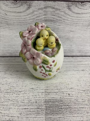 Ceramic Easter Egg With Three Chicks Inside And Pink Flowers EUC! FAST SHIPPING