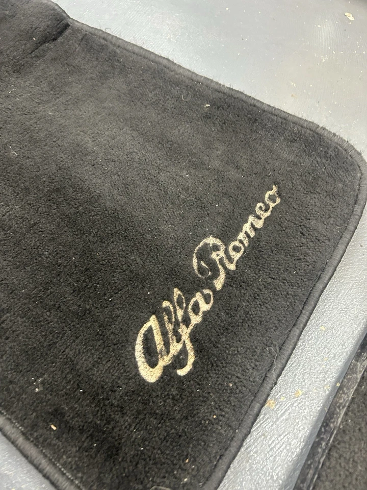 Tapetes de fábrica Alfa Romeo MILANO  Foto 3 de 4