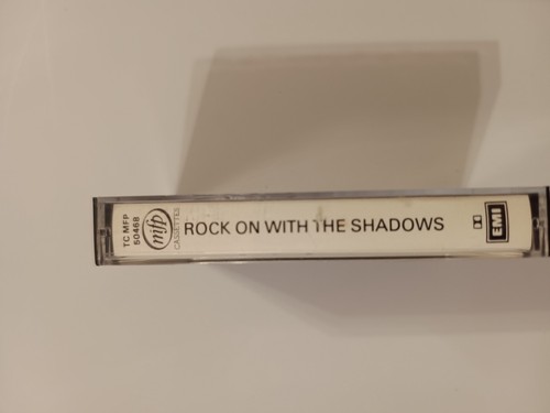 Rock On With The Shadows Cassete Tape Album 16 Tracks MFP 1960-1961 Emi - Picture 2 of 6