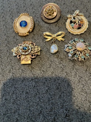 Vintage Scatter Pins Rhinestone Shell Mustard Seed Great Variety Costume Jewelry