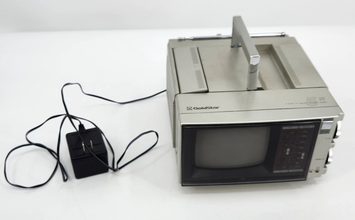 Vintage GoldStar Portable CRT TV Model 5-99 with Handle & Power