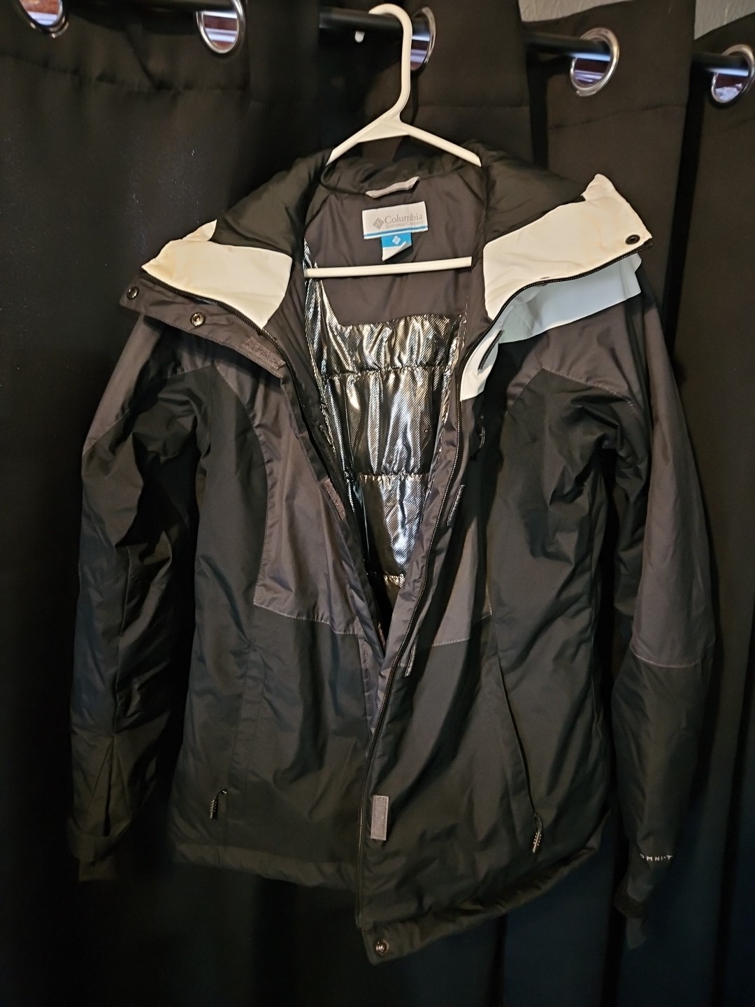 Columbia Waterproof Black & White, Lined Winter Coat Size L Women’s