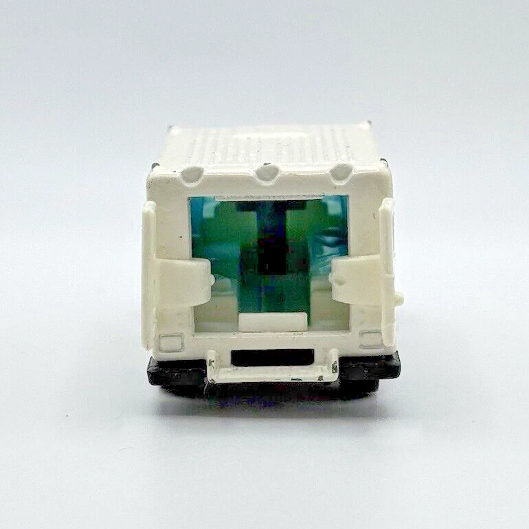 American Ambulance Service Hot Wheels 1989 Workhorses 1792 Opening Back Doors - Image 2 of 4