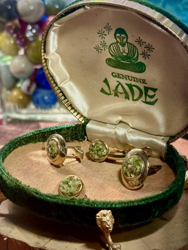 VTG Genuine Jade Chips Gold Tone Cuff Link Tie Tack Bar Set in Original Box