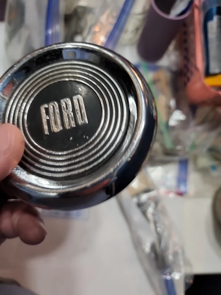 Ford Mainline Ranch Wagon 1952 sedán bocina tapa botón FAA-3627-B fabricante de equipos originales Fomoco  Foto 4 de 4