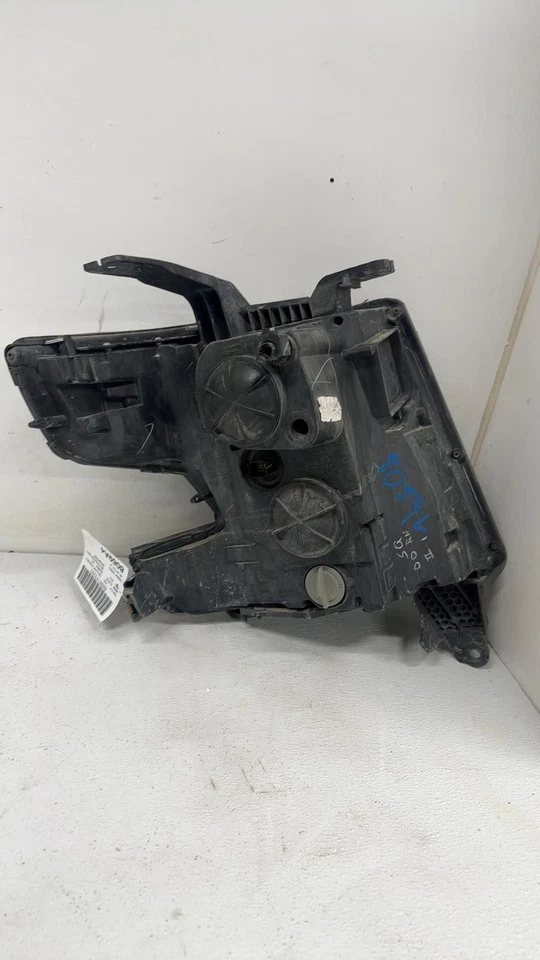 15 CHEVY/GMC SUBURBAN 1500 SERIES Headlamp Assembly Left - Image 4 of 4