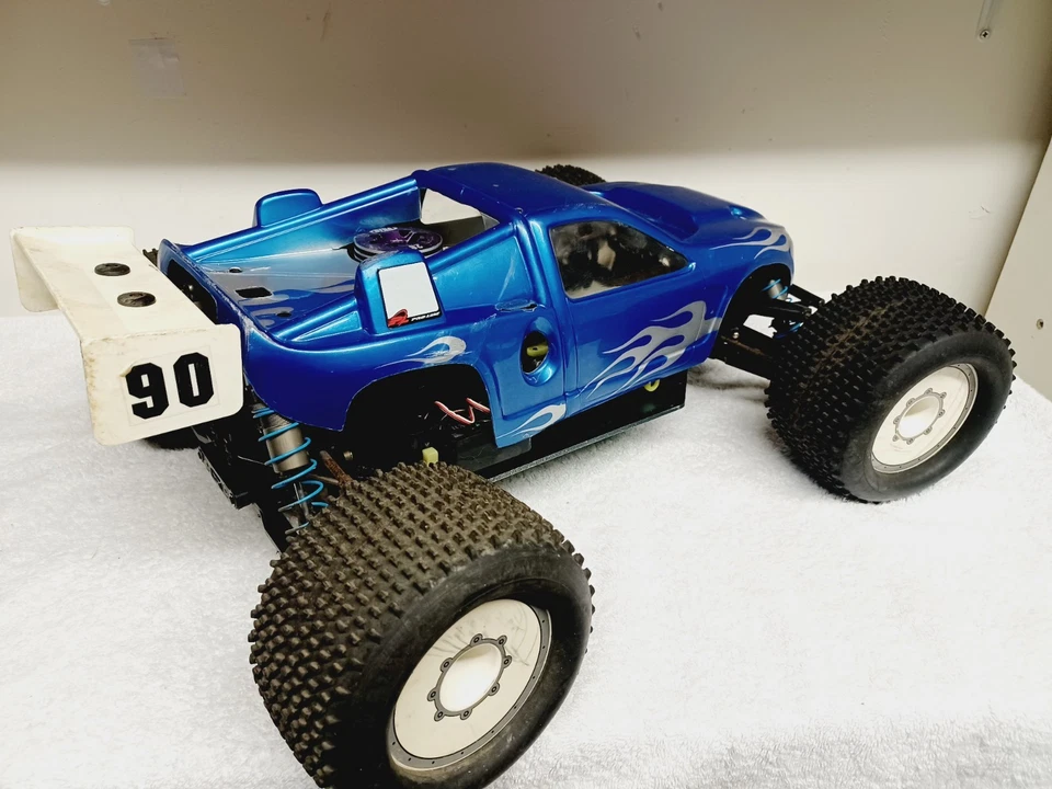 VINTAGE OFNA RACING RC 1/8 4WD NITRO TRUGGY W/ BIG BLOCK 28 RACE ENGINE PROLINE - Image 4 of 4