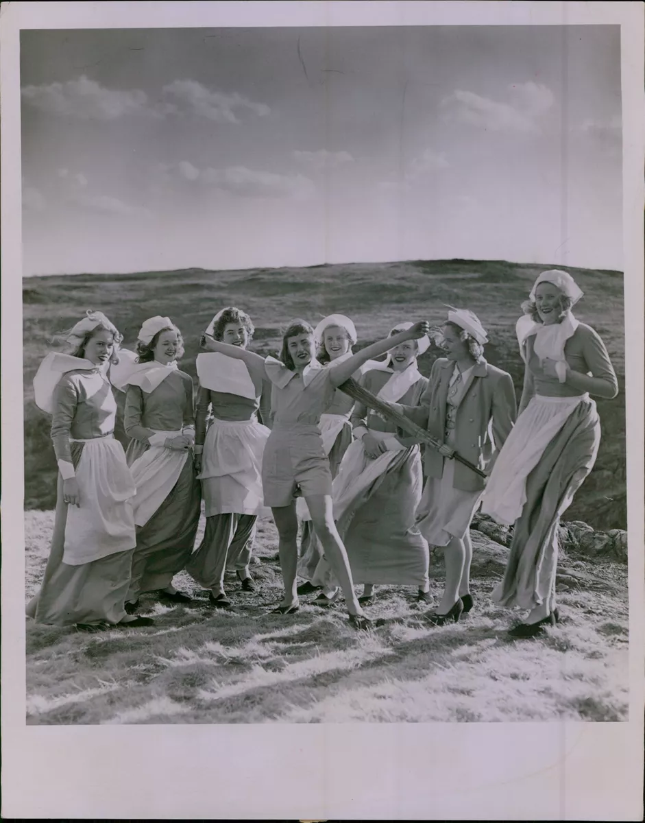 LD207 1947 Orig Photo WITCHES COVEN Ladies Gathered on Gallow's Hill  New Freedom