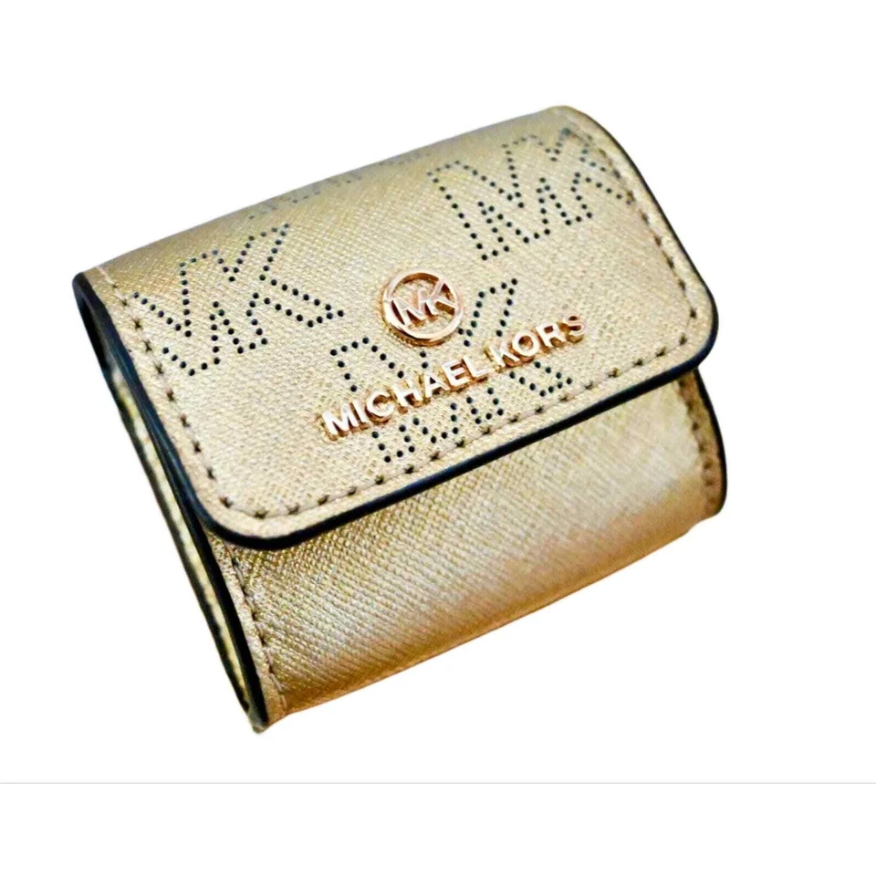 LEATHER CLIP CASE FOR AIRPODS MICHAEL KORS PALE GOLD & GOLD HARDWARE  - Image 3 of 4
